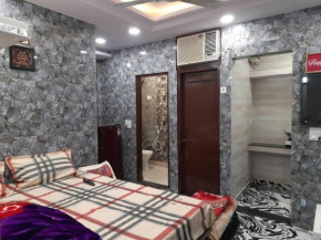 Cream location luxury stay in posh lajpat nagar with attached kitchen and washroom,complete private apartment with full privacy and private entrance, cal 92121, 74700, New Delhi